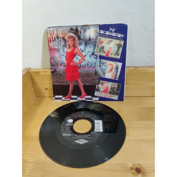 Vinyl 45 Record Kylie Minogue The Loco-motion / I'll Still Be Loving You - Picture 1 of 4